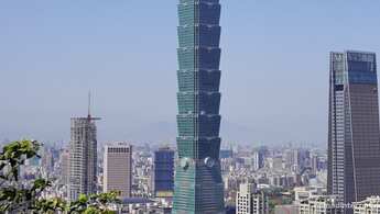 Taipei 101 überragt die Skyline der Stadt in Taiwan